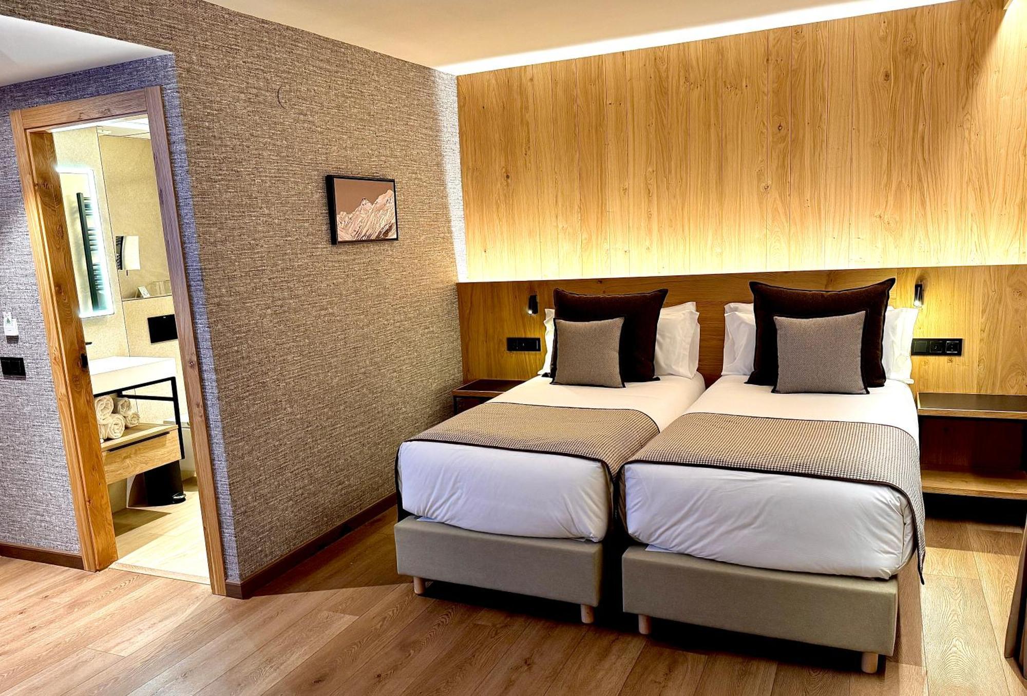 Hotel Petit Lacreu 3*