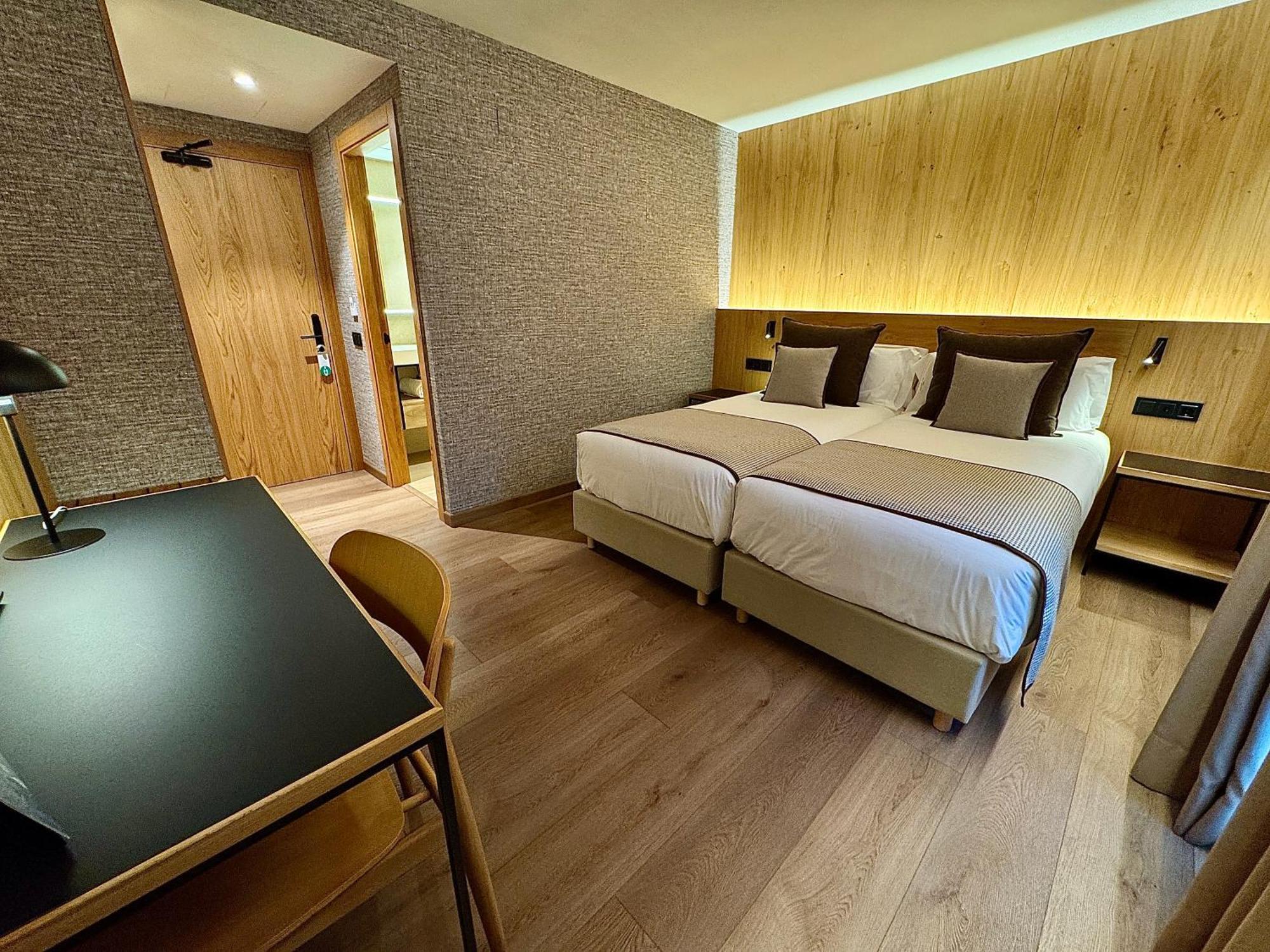 Hotel Petit Lacreu 3*