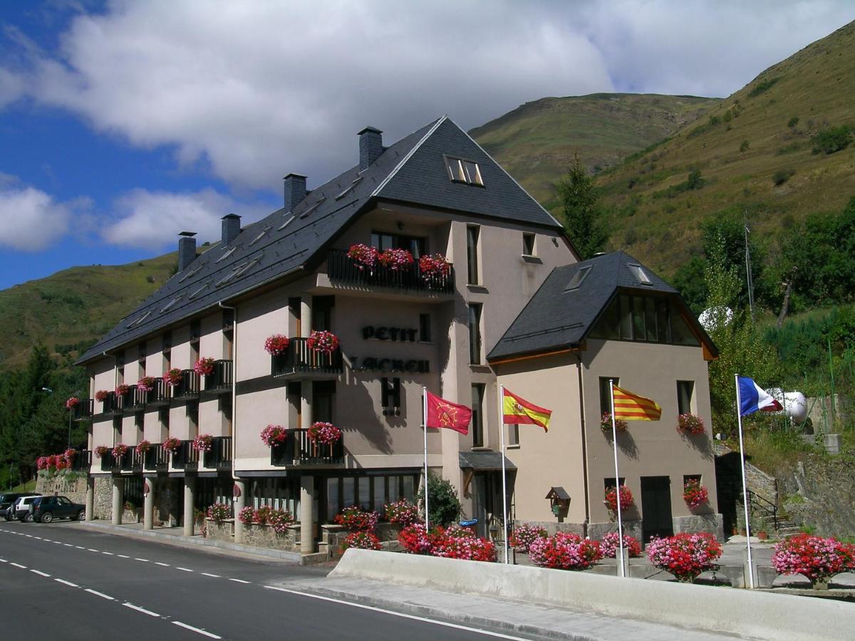 Petit Lacreu Hotel 3*
